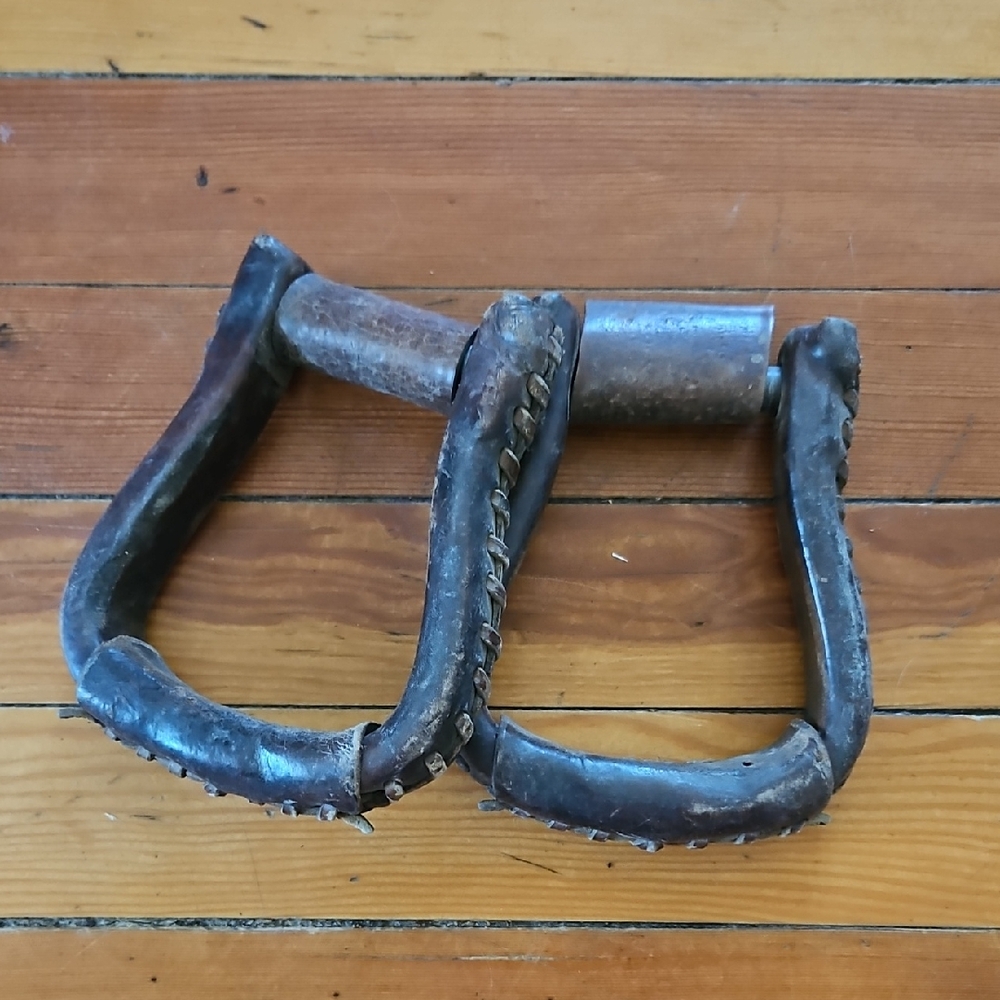 Western Stirrups.